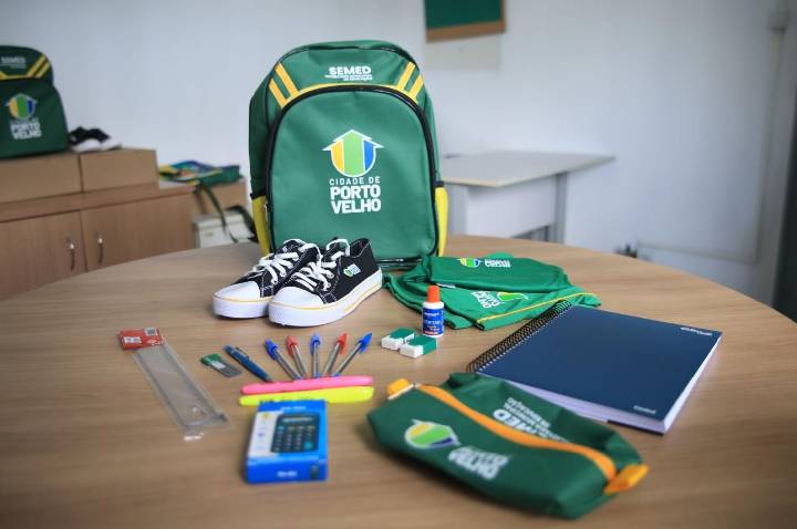 PREFEITURA DE PORTO VELHO INICIA ENTREGA DE UNIFORMES E KITS ESCOLARES