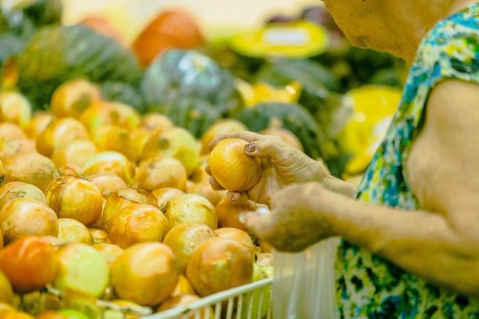 Inflação Dispara e Rompe Meta: Contas de Luz e Alimentos Elevam IPCA a 4,76%
