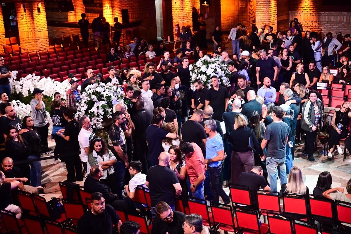 Tensão e Emoção no Velório do Apóstolo Rina da Bola de Neve