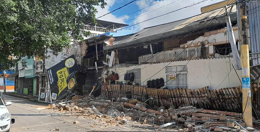 (VÍDEO) PRÉDIO HISTÓRICO DESMORONA NO CORAÇÃO DE PORTO VELHO