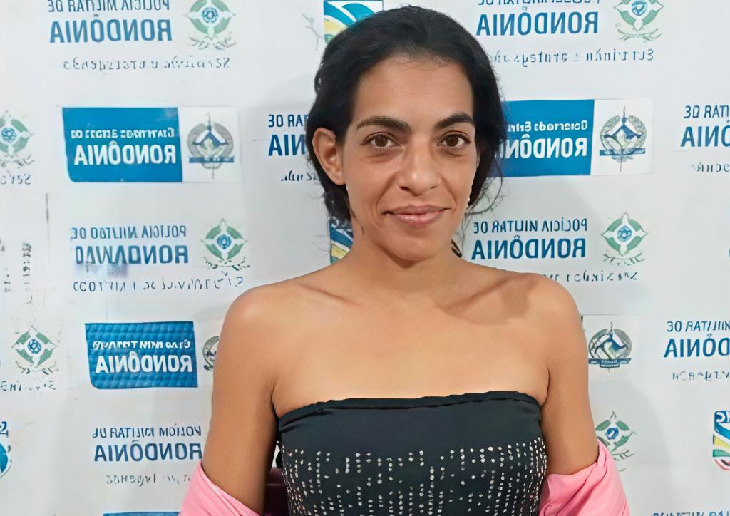 PROCURADA PELO CRIME: MULHER É PRESA EM PLENA LUZ DO DIA NA ZONA LESTE