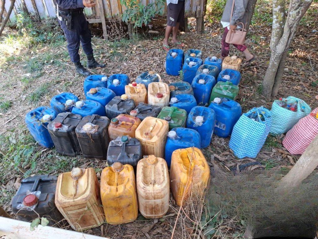 PM DE GUAJARÁ - MIRIM FLAGRA CONTRABANDO DE GASOLINA NA FRONTEIRA