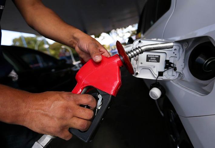 PETROBRAS ANUNCIA REDUÇÃO DE 4,9% NO PREÇO DA GASOLINA PARA DISTRIBUIDORAS