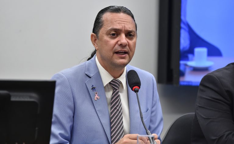 Comissão debate implementação da Política Nacional de Prevenção e Controle do Câncer