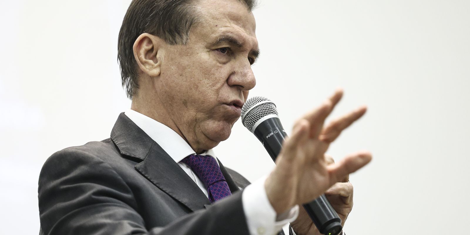 Governo pode enviar projeto com urgência se escala 6x1 não avançar