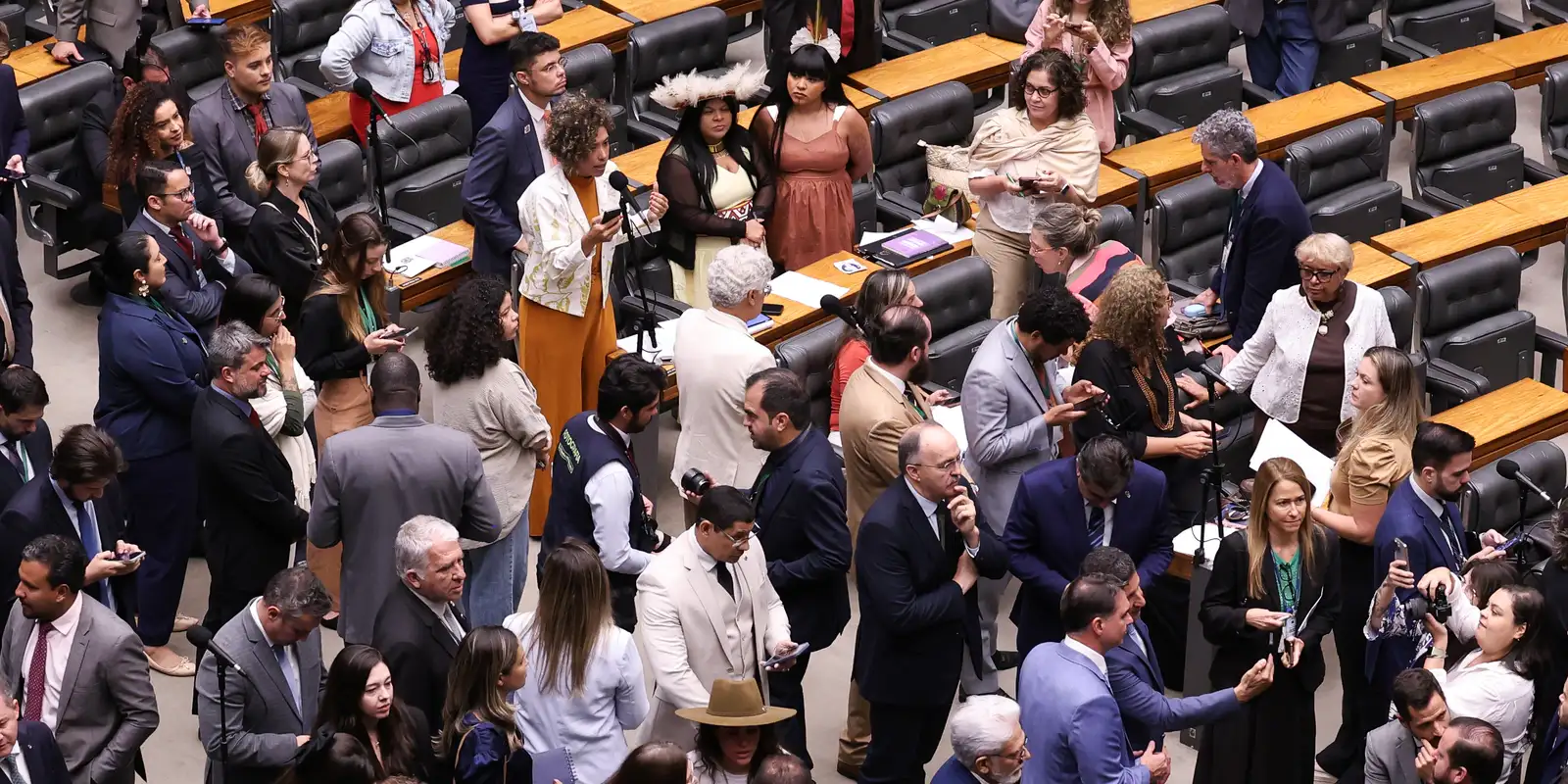 Câmara vota para derrubar veto ao PL da Dosimetria; falta o Senado