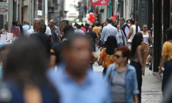 Abono salarial começa a ser pago para nascidos em março e abril